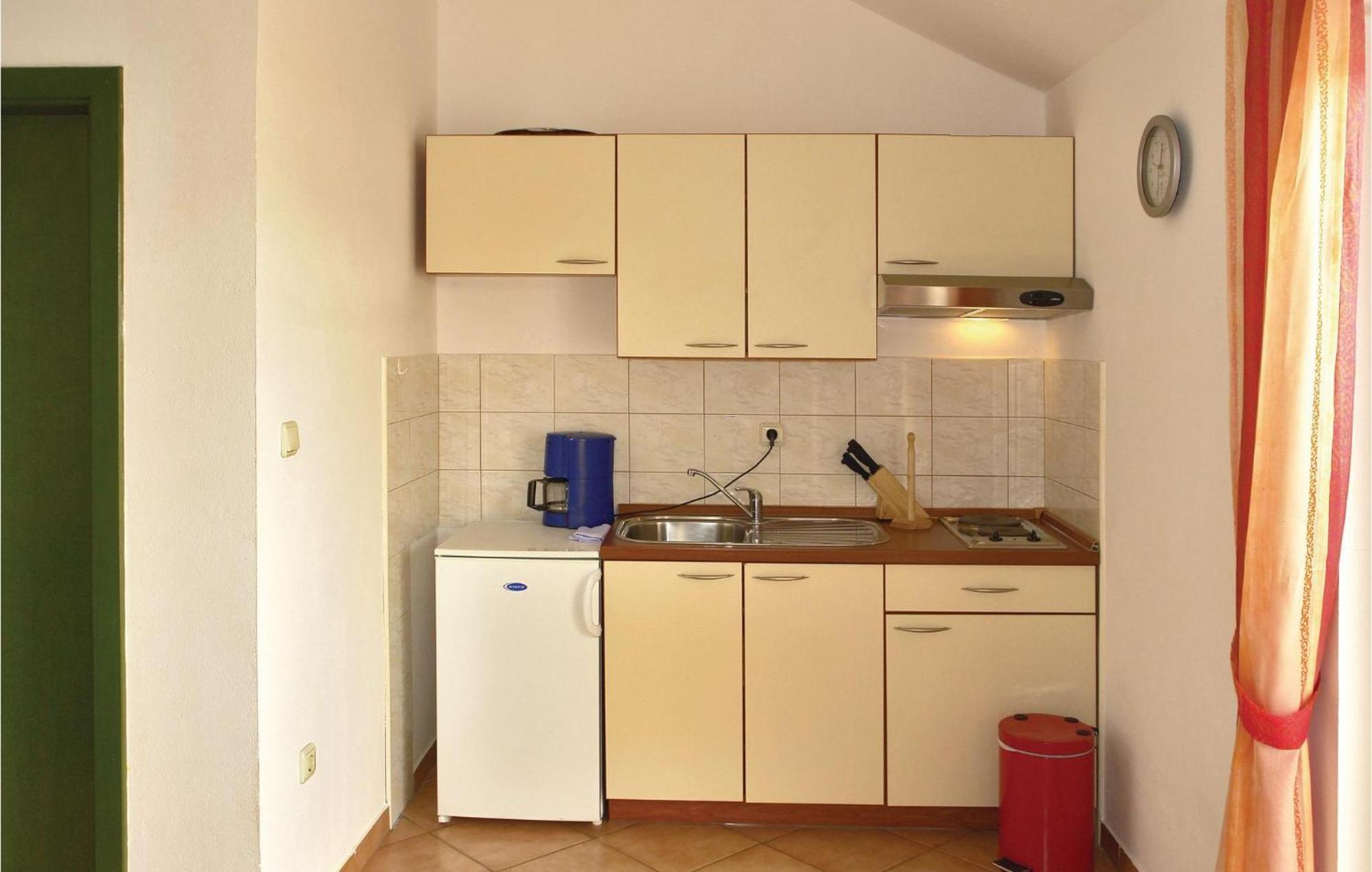 Gorgeous Apartment In Malinska With Kitchen 外观 照片