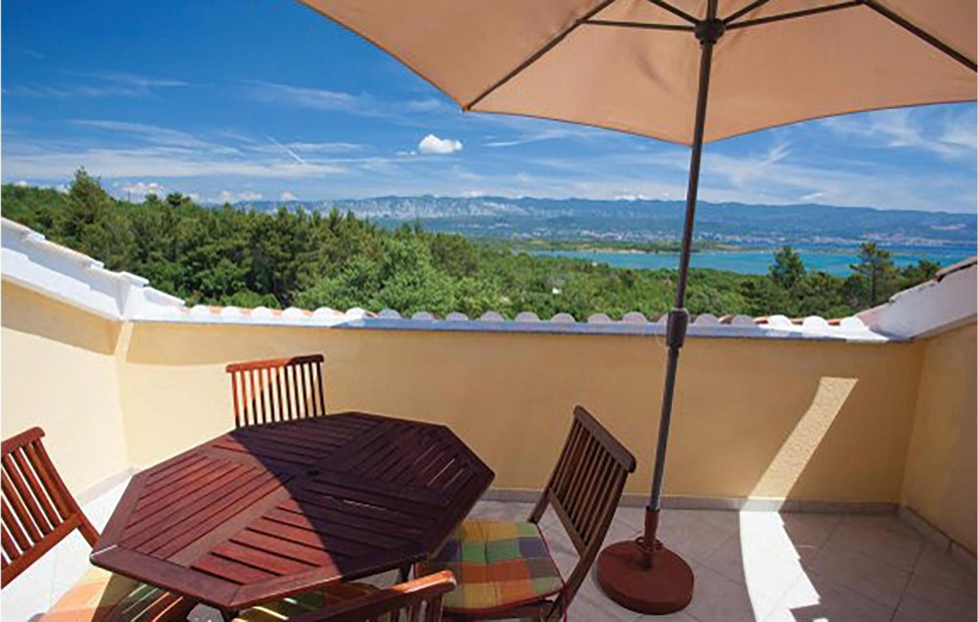 Gorgeous Apartment In Malinska With Kitchen 外观 照片