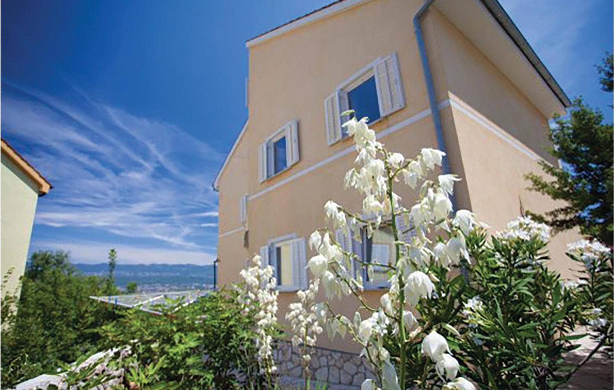 Gorgeous Apartment In Malinska With Kitchen 外观 照片
