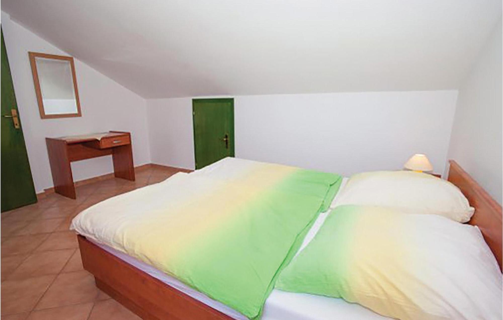 Gorgeous Apartment In Malinska With Kitchen 外观 照片